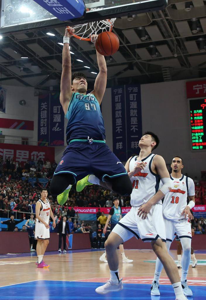 多伦多猛龙外线爆发备战CBA季后赛武汉三镇今晨手感冰凉，连对手都承认：转折点瓦伦西亚再遭质疑