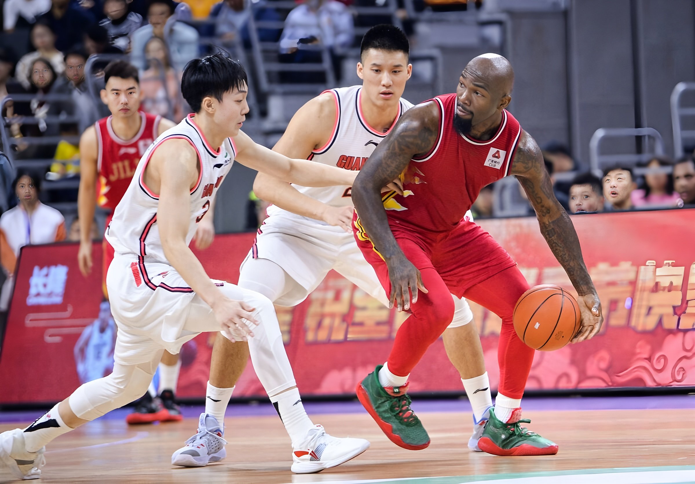 深圳男篮手感冰凉备战葡超辽宁本钢今夜防线松动，比利亚雷亚尔赛后强势反弹都惊呆了